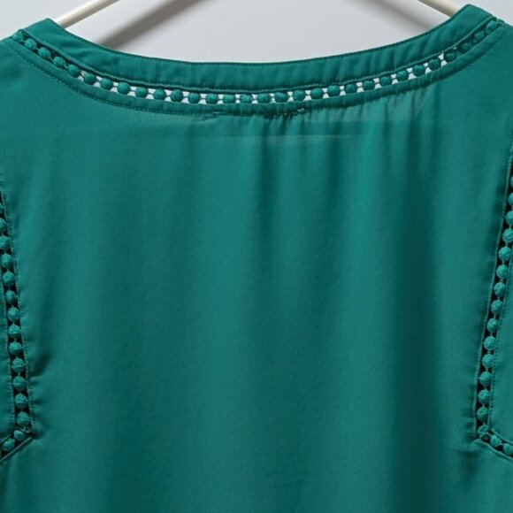 41 Hawthorn Carla Crochet Detail Blouse in Kelly Green - Picture 7 of 12